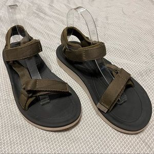 TEVA UNIVERSAL TRAIL GREEN MILITARY SHOES SANDALS 9